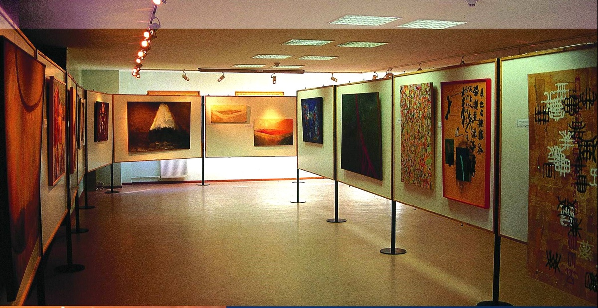 Karesi\'de "Zaman ve Mekan" Resim Sergisi Açıldı