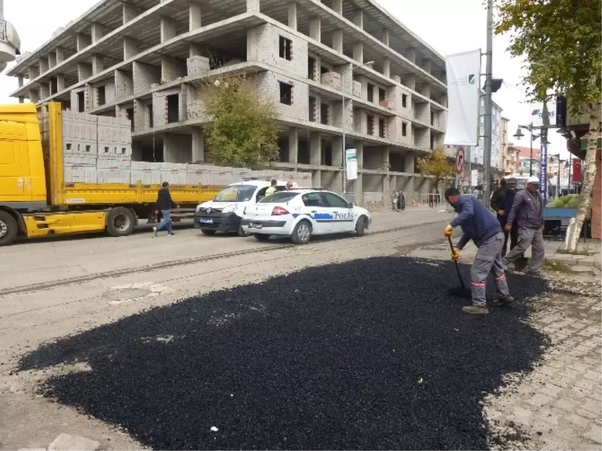 Kars Belediyesi Asfalt Çalışmlarını Sürdürüyor