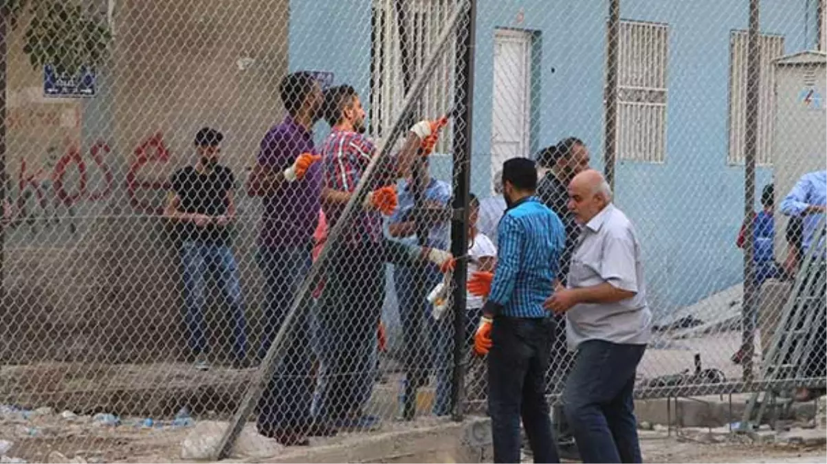 Nusaybin\'de Yasaklı Bölgelere Çekilen Telörgülerin Bir Kısmı Kaldırıldı