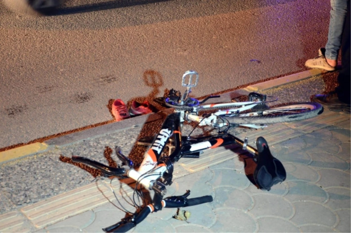 Samsun\'da Otomobil Bisiklete Çarptı: 1 Ölü