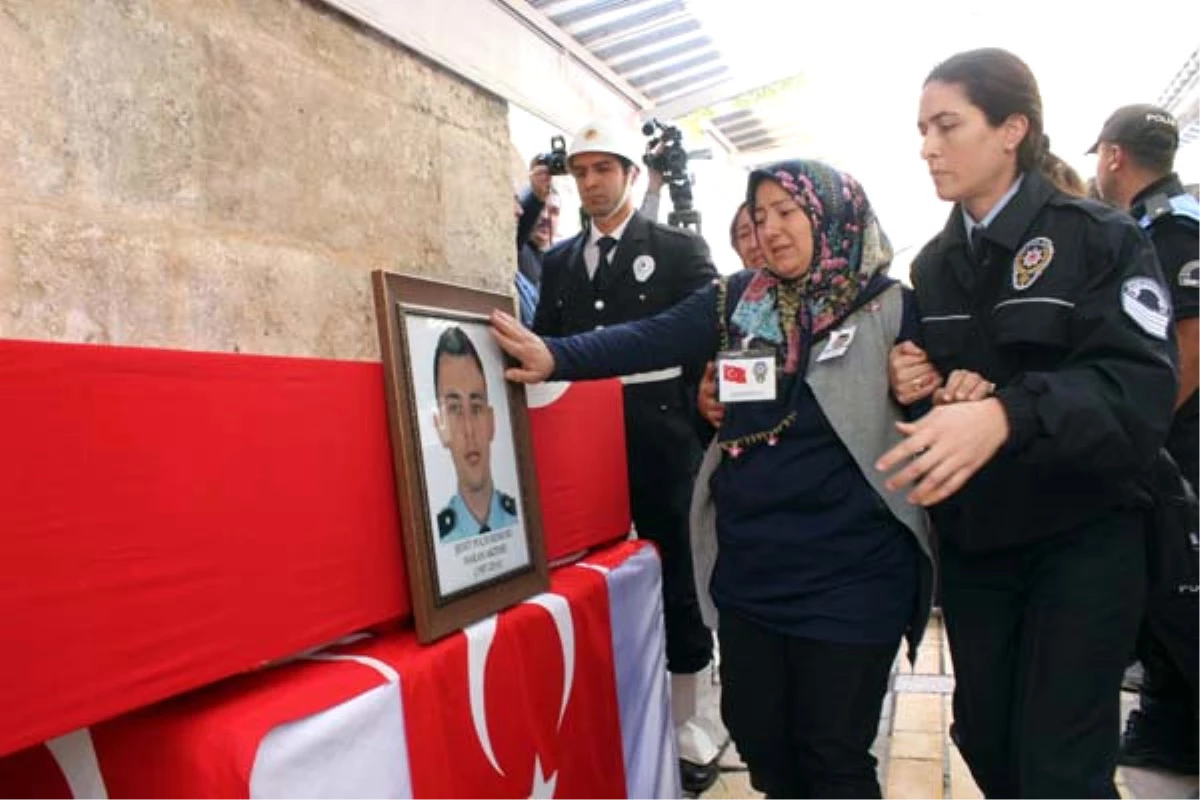 Şehit Polis Akdere, Kahramanmaraş\'ta Toprağa Verildi (2)