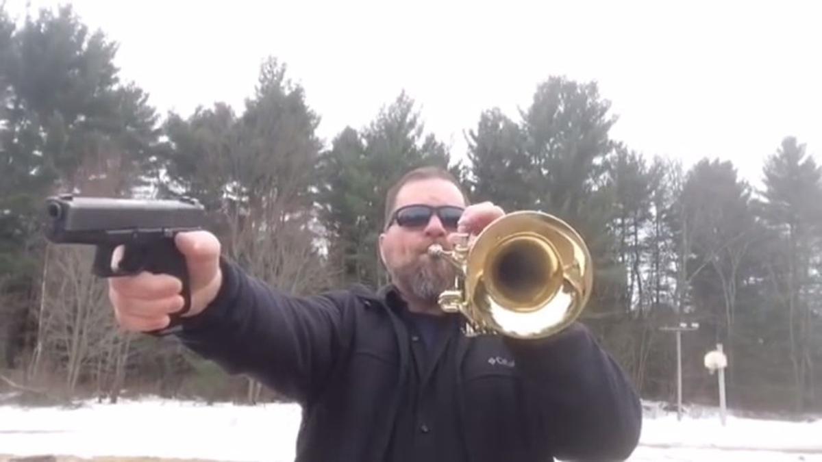 Tabanca ve Trompet ile Mario Müziğini Çaldı