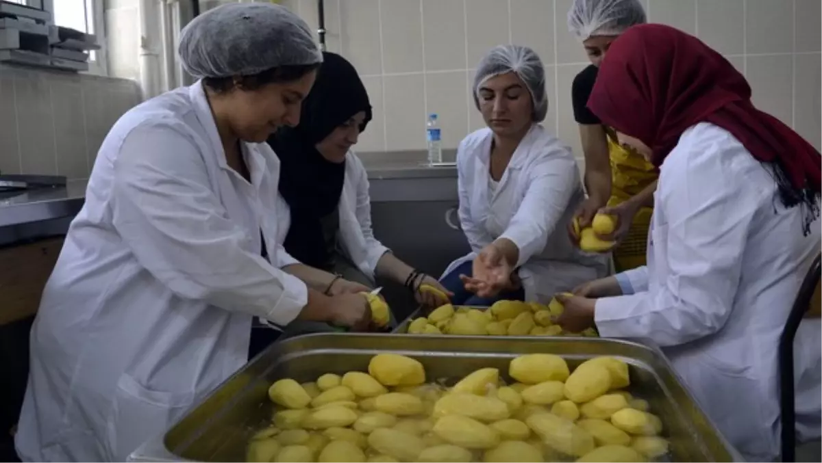 Taşımalı\' Öğrencilerin Yemekleri Liselilerden