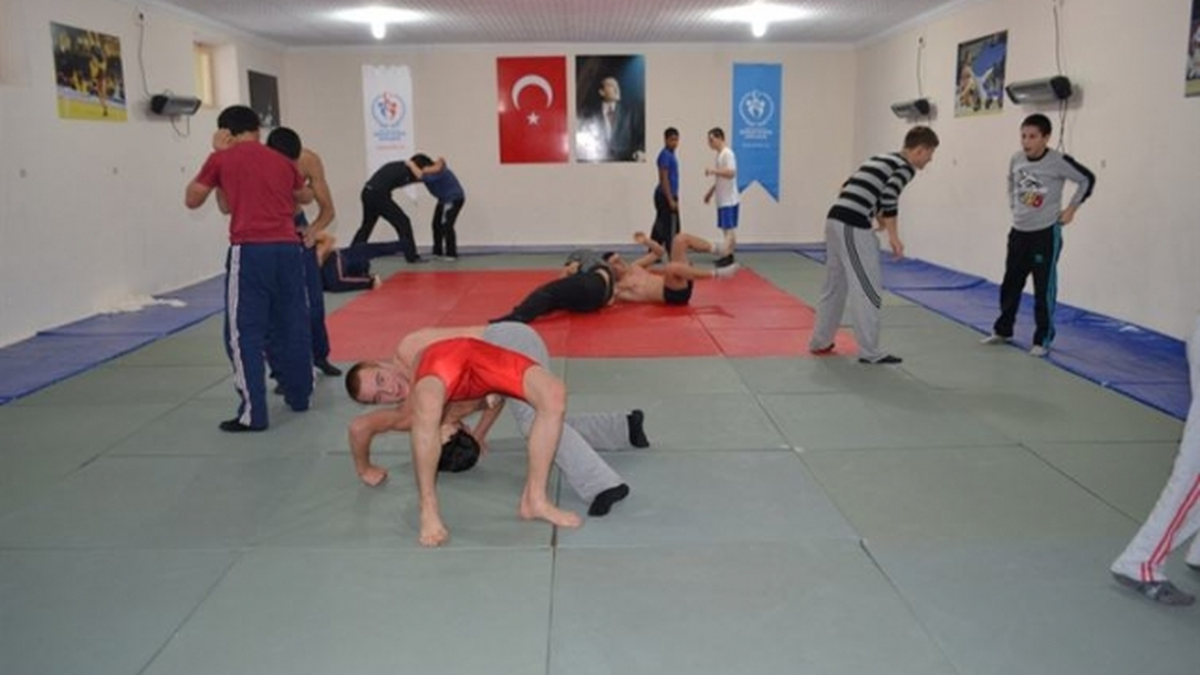 Bigadiç\'te, Güreş Kursu Açıldı
