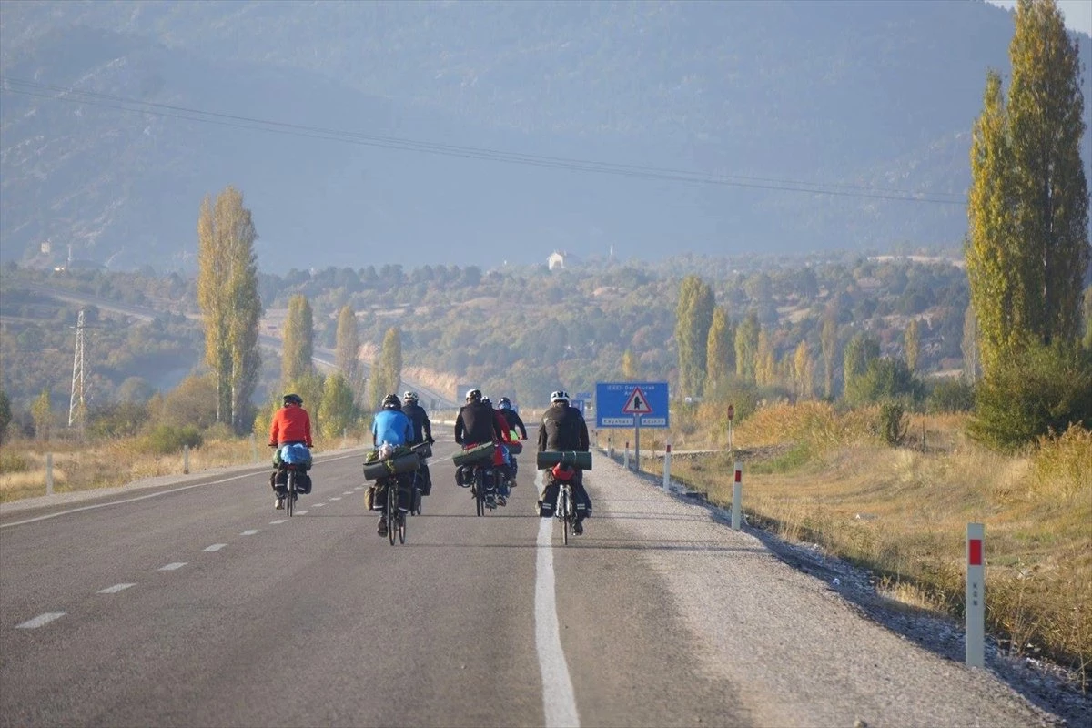 Bisiklet Sporunu Sevdirmek İçin Pedal Çevirdiler