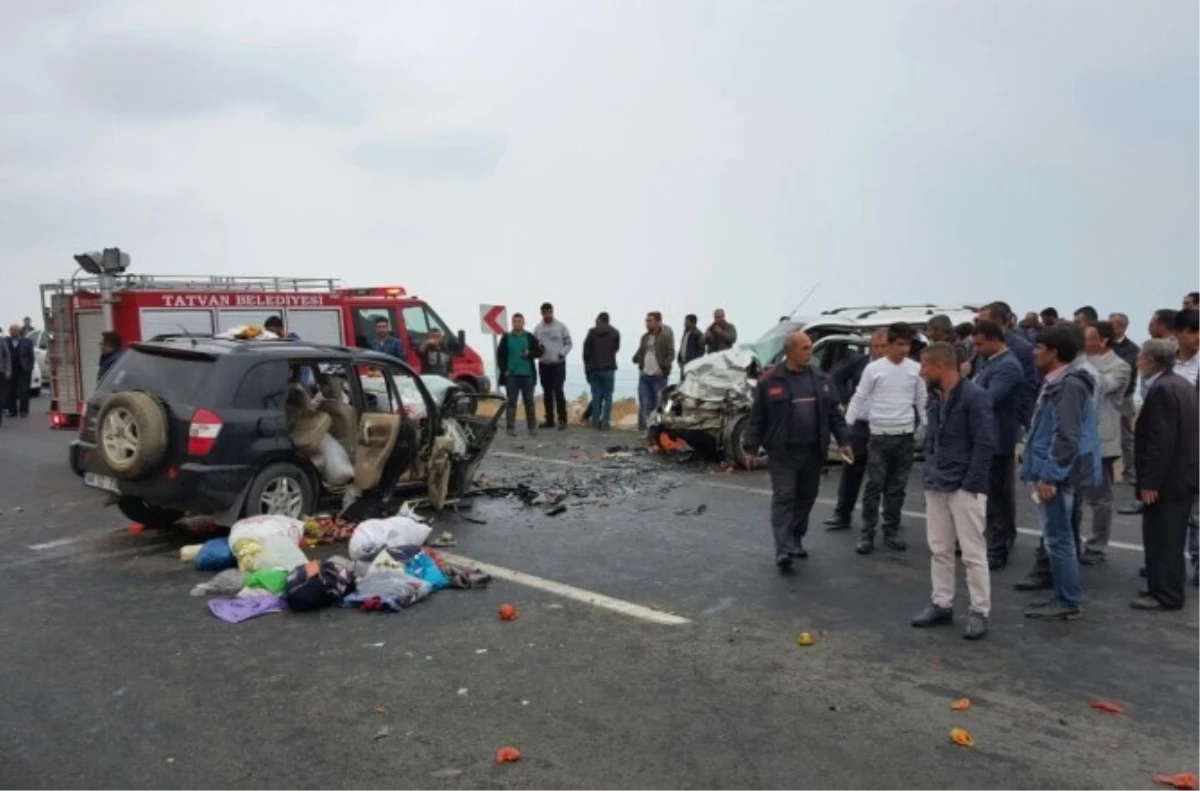 Bitlis\'te Trafik Kazası: 2 Ölü, 5 Yaralı