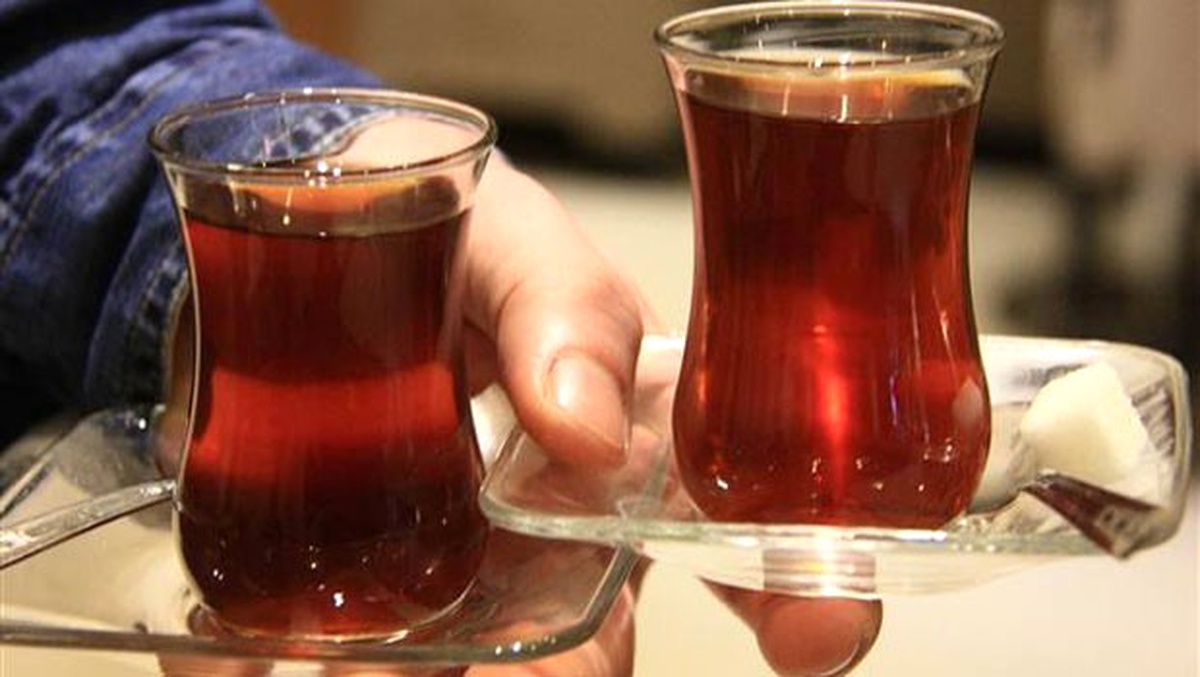 Bu Kahvede Süzgeçten Geçirilmiş Çay İstemek "Yasak"
