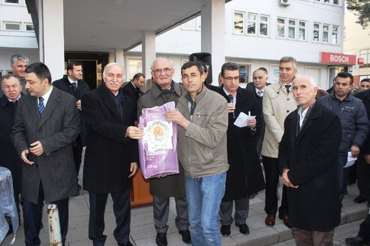 Büyükşehirden Çiftçiye 300 Bin TL\'lik Destek