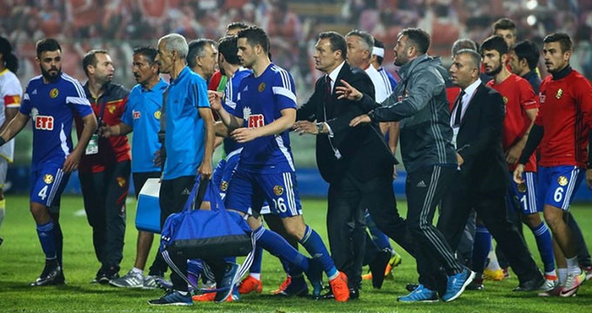 Göztepe Maçında Sahadan Çekilen Eskişehirspor Takımca PFDK'ya Sevk Edildi