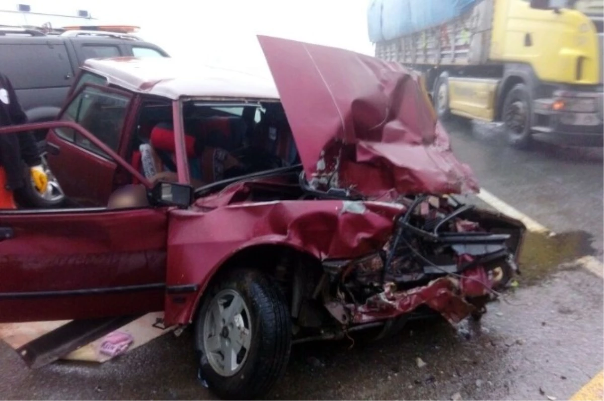 Gümüşhane\'de Trafik Kazası: 2 Ölü, 1 Yaralı
