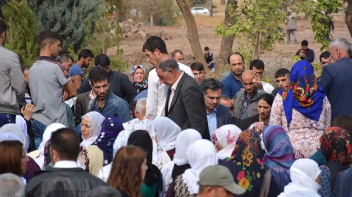 Hdp\'li Milletvekilleri, Ölü Ele Geçirilen 7 PKK\'lının Cenazesinde (2)