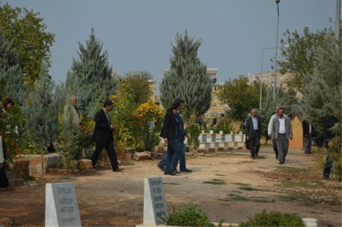 HDP Milletvekilleri PKK\'lı Teröristlerin Cenazesine Katıldı