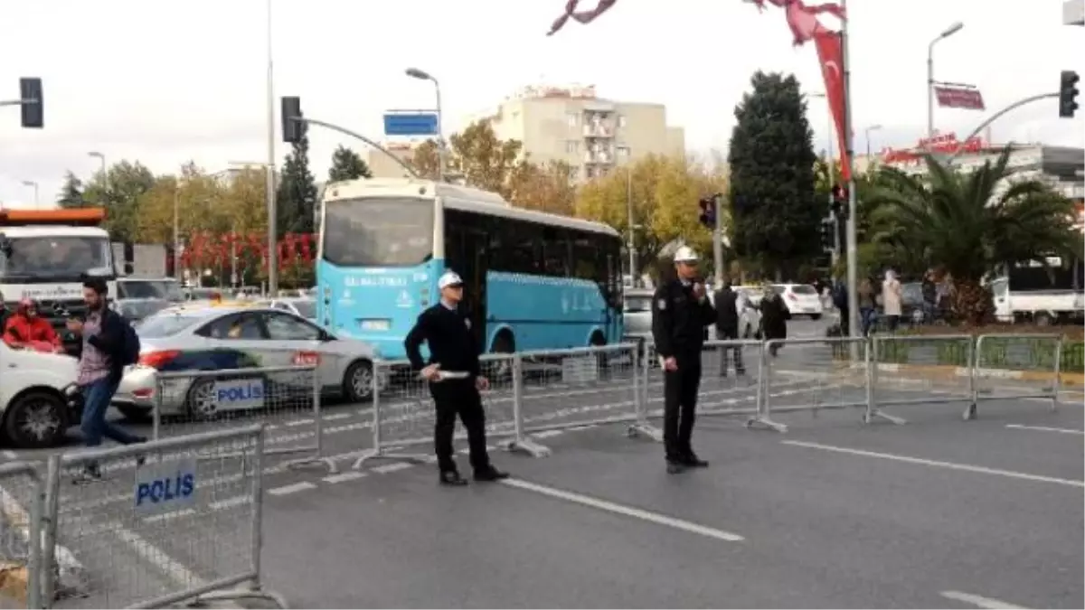 İstanbul Emniyet Müdürlüğü Yakınında Benzini Biten Araç Heyecanı