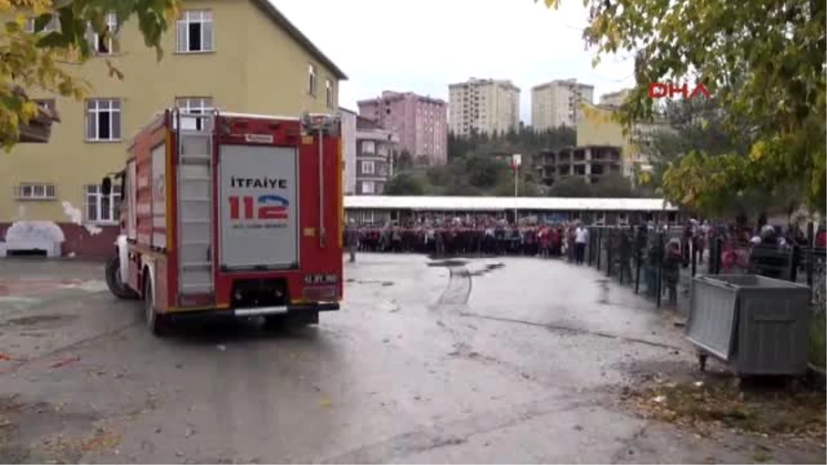 Izmit Okulun Kazan Dairesinde Çıkan Yangın Korkuttu