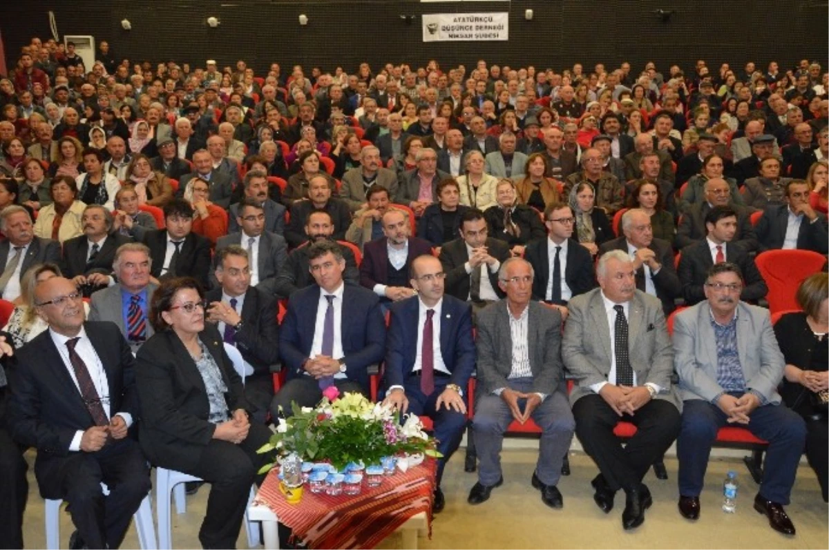 Niksar\'da "Cumhuriyet ve Demokrasi" Konferansı