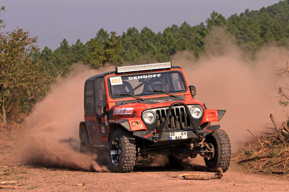 Offroad Şampiyonu: Memi-Pertev Ekibi