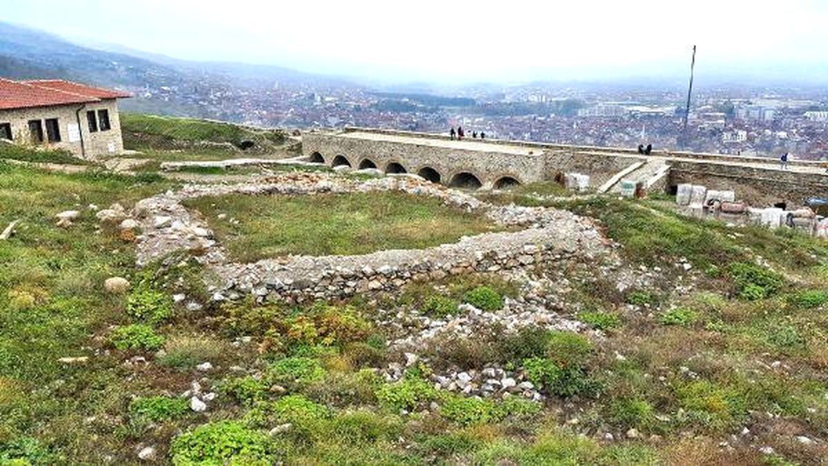 Restore Edilen Osmanlı Kalesi İçindeki Caminin Onarılmamasına Tepki