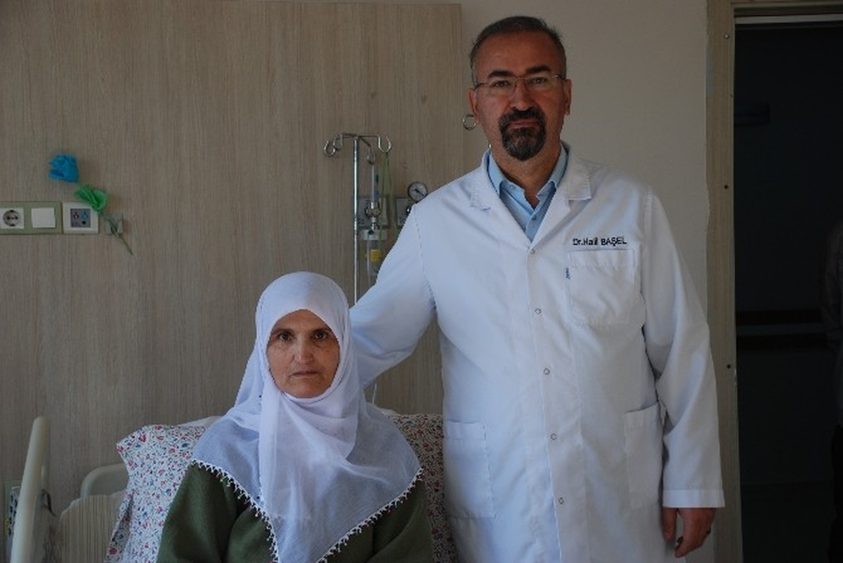 Sedyeyle Geldiği Hastaneden Yürüyerek Çıktı