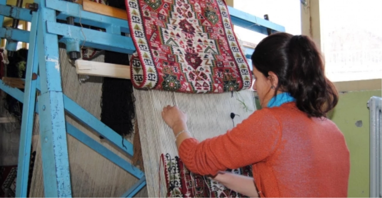 Zihinsel Engelliler Kilim Dokuyor