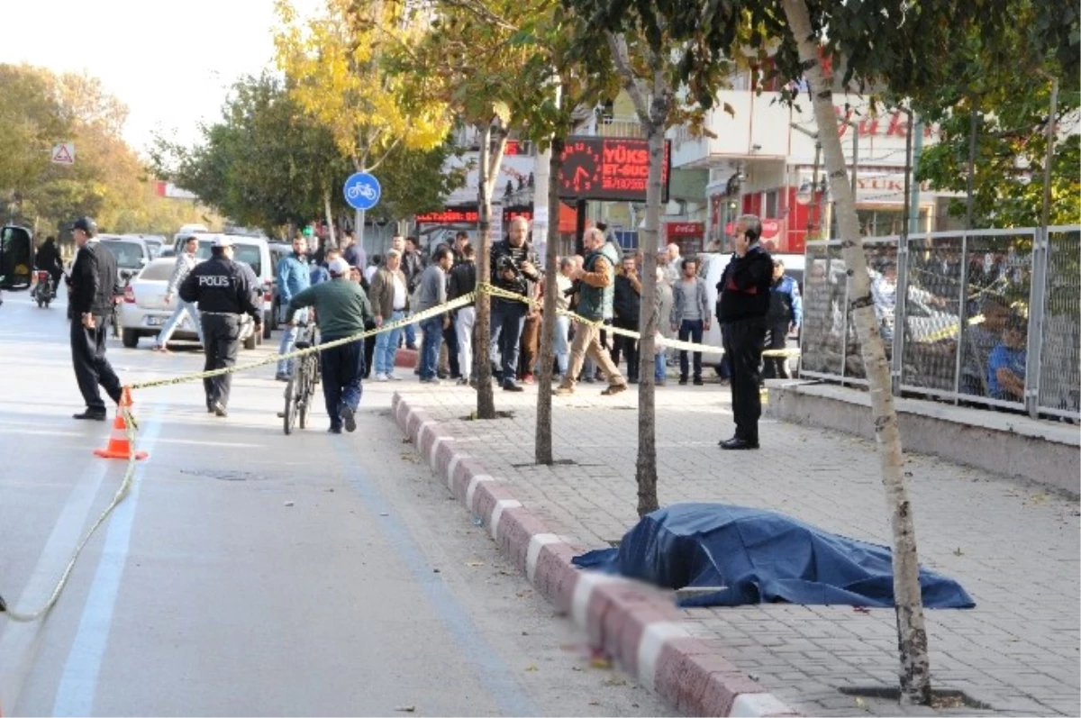 Afyonkarahisar\'da Dehşet: 2 Ölü, 1 Ağır Yaralı