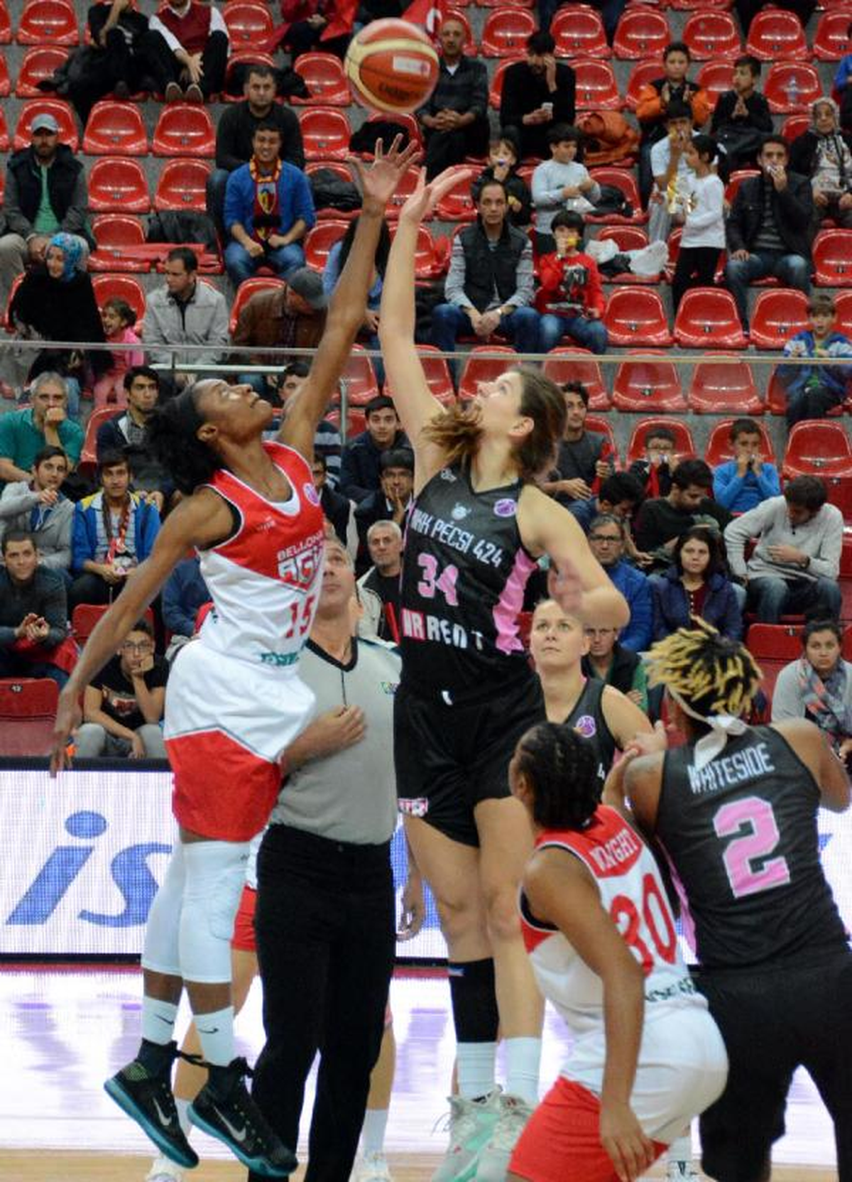 Bellona Agü Spor - Pinkk Pecsi 424: 65 - 47