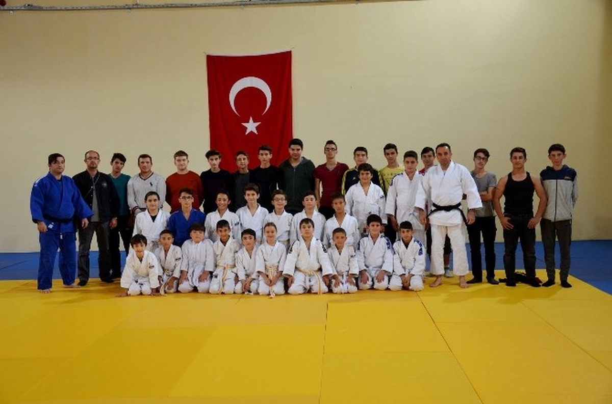 Bende Spor Yapacağım" Projesi Gençlerine Judo Tanıtıldı