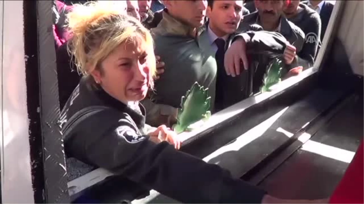 Bingöl\'deki Çatışmada Şehit Olan Uzman Çavuş Emrah Çeçen\'in Cenazesi
