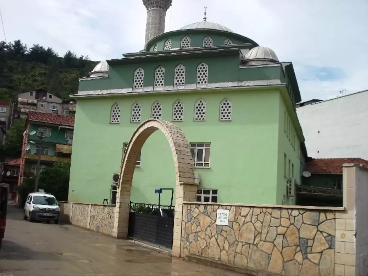 Derece Camii\'nde Düzenleme Çalışmaları Sürüyor