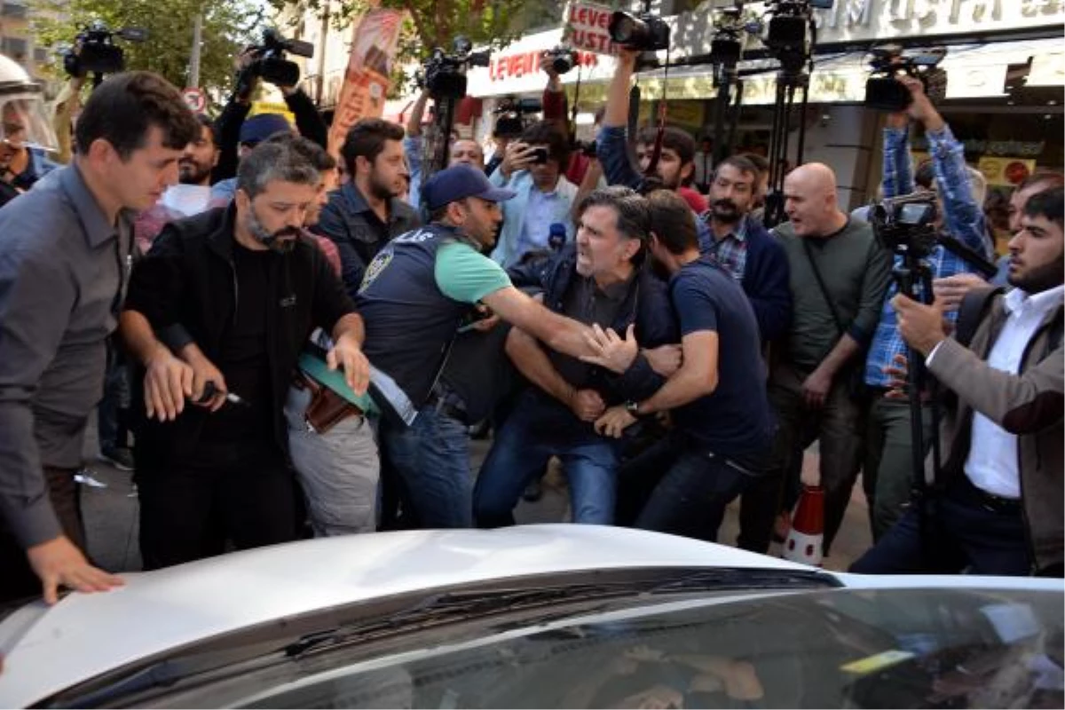 Diyarbakır\'da Gözaltı Protestosuna Polis Müdahalesi