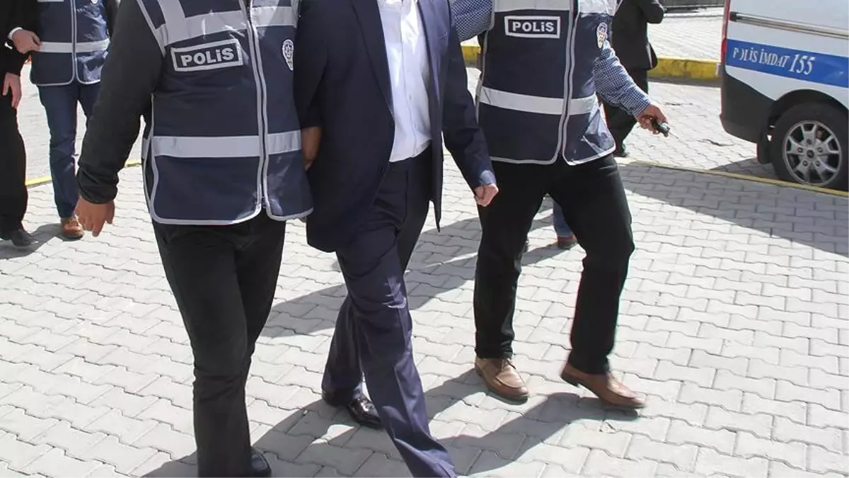 Fetö Operasyonunda Gözaltına Alınan 12 Polis Adliyeye Sevk Edildi