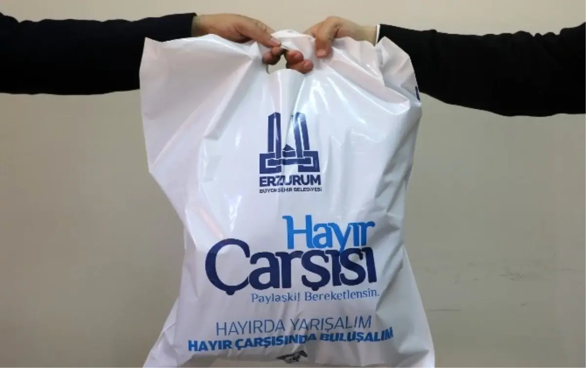 Hayır Çarşısı\'dan Öğrencilere Kışlık Giysi Yardımı