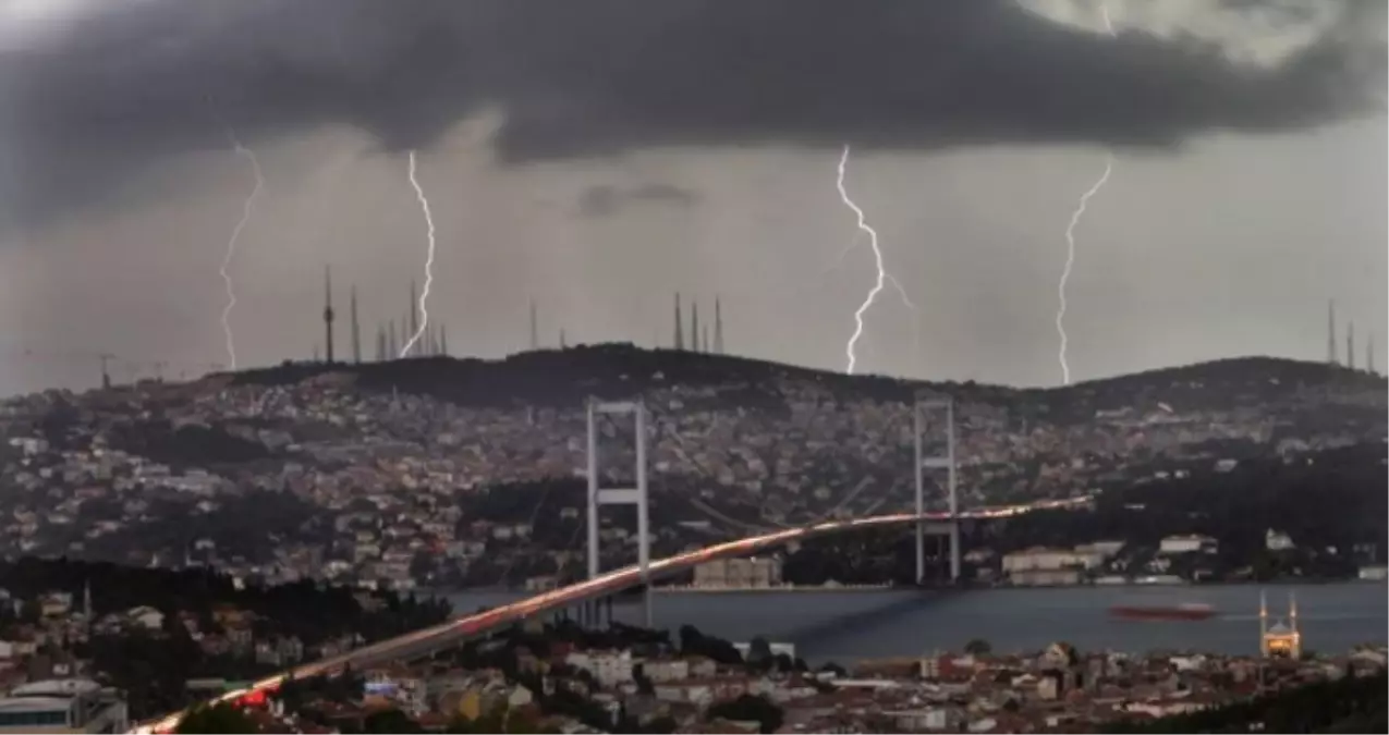 İstanbul\'da Gece Saatlerinde Sağanak Yağış Görülecek