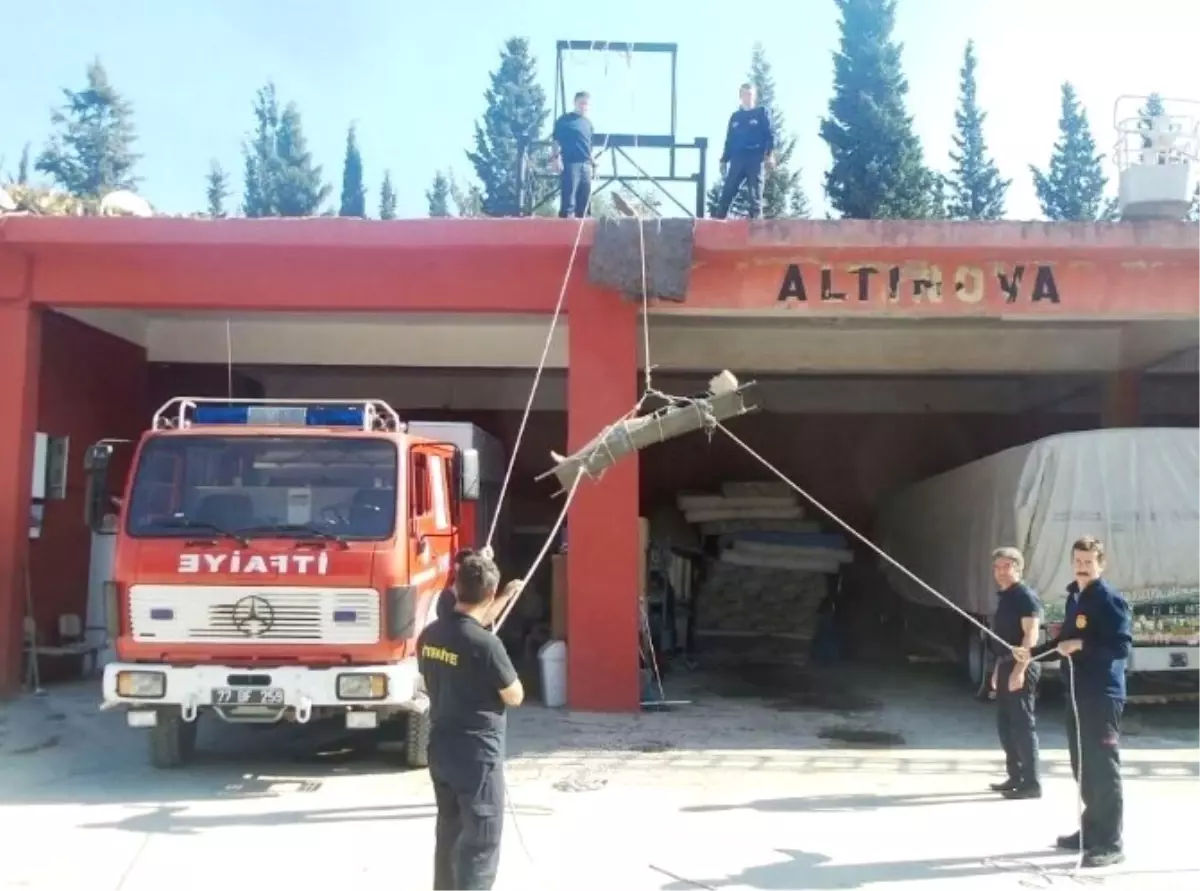 İtfaiyecilerden Kurtarma Tatbikatı