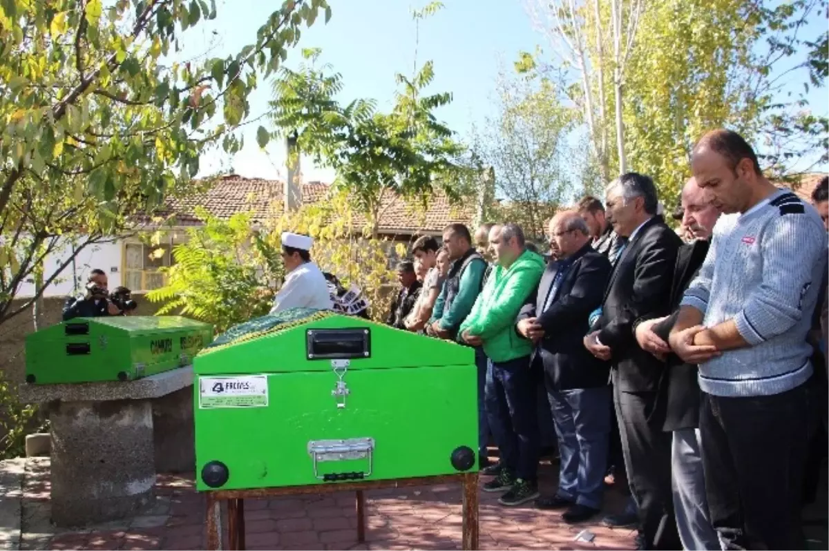 Kazada Ölen Milli Antrenör ve Abisi Son Yolculuğuna Uğurlandı