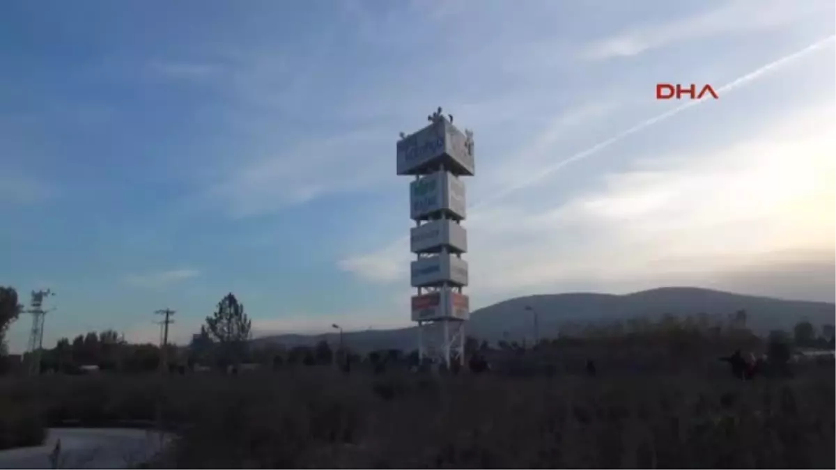 Kütahya Reklam Panosundan Atlayarak Intihar Etmek Istedi