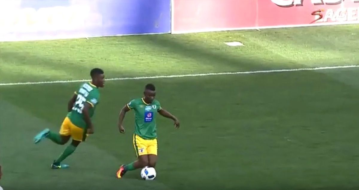 Maçta Topla Şov Yapan Futbolcu Sarı Kart Gördü