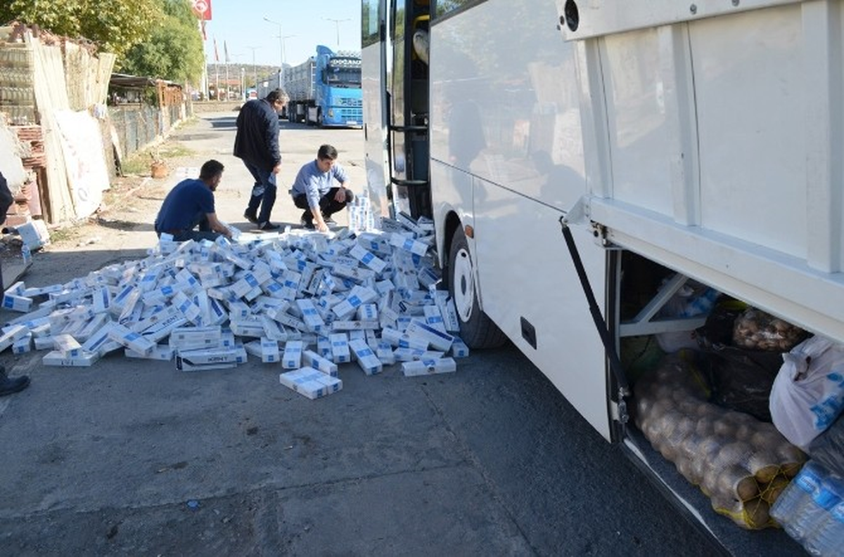 Manisa\'da Sigara Kaçakçıları Tutuklandı