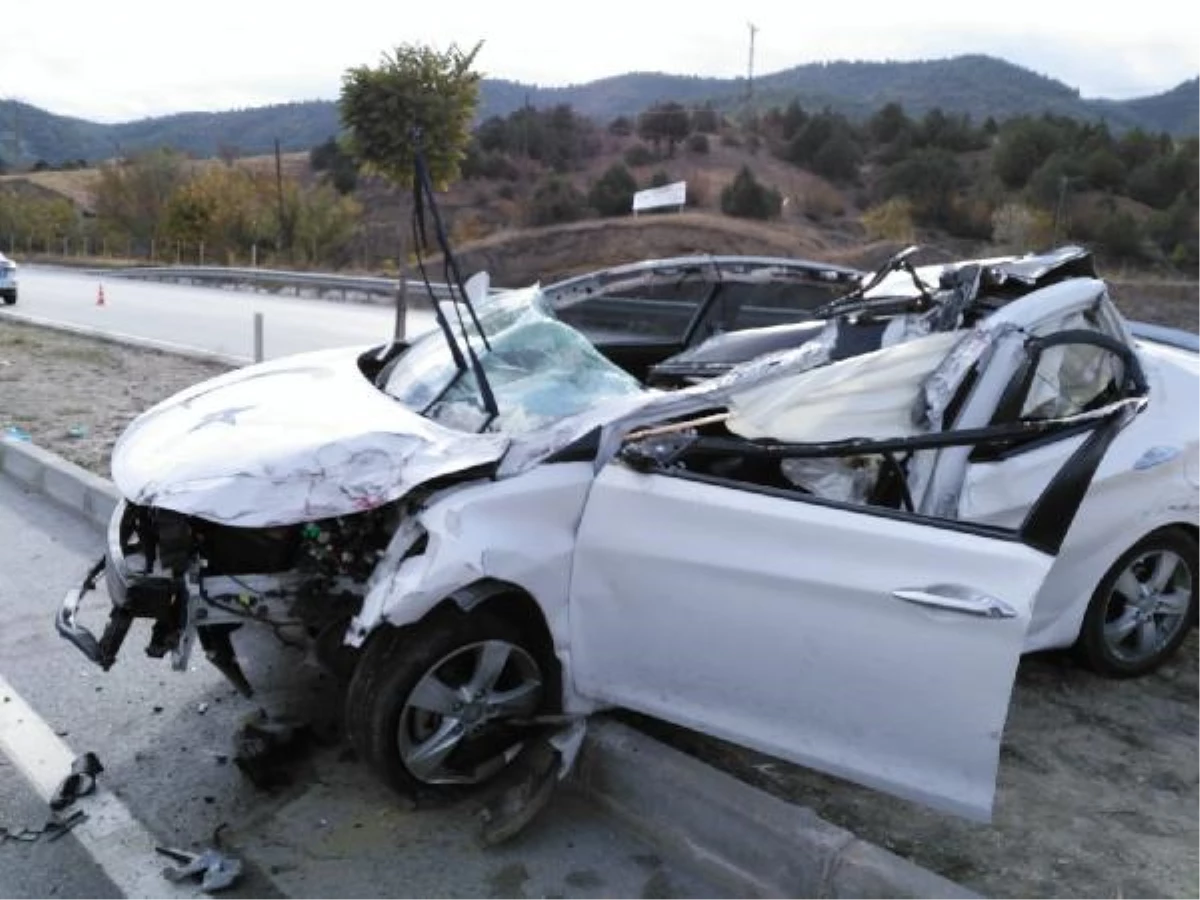 Otomobil Kamyona Arkadan Çarptı: 2 Yaralı