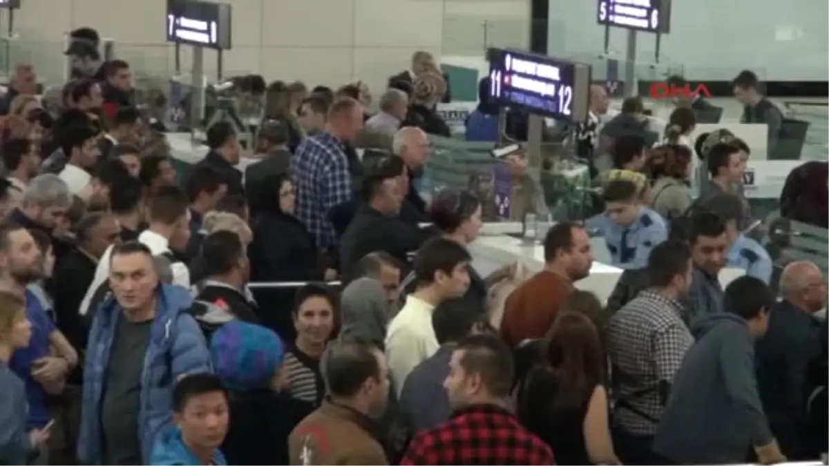 Polnet Durunca Atatürk Havalimanı\'nda Kuyruklar Oluştu