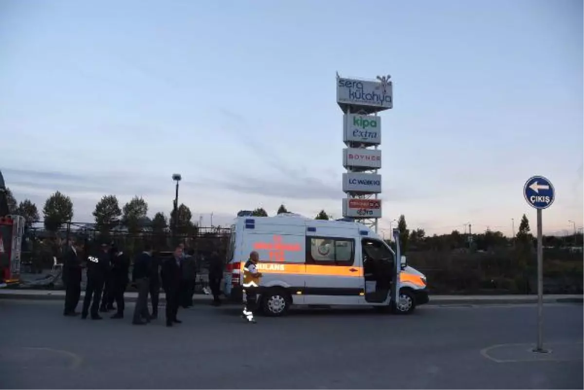 Reklam Panosunun Üzerinde İntihar Girişimi