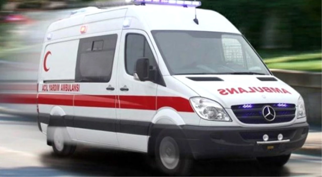 Samsun\'da Otomobil Kızılırmak\'a Devrildi: 3 Yaralı