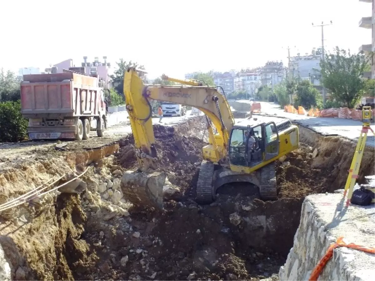 Serik Kızderesi Yağmur Suyu Drenajı 2. Etap Çalışması Başladı