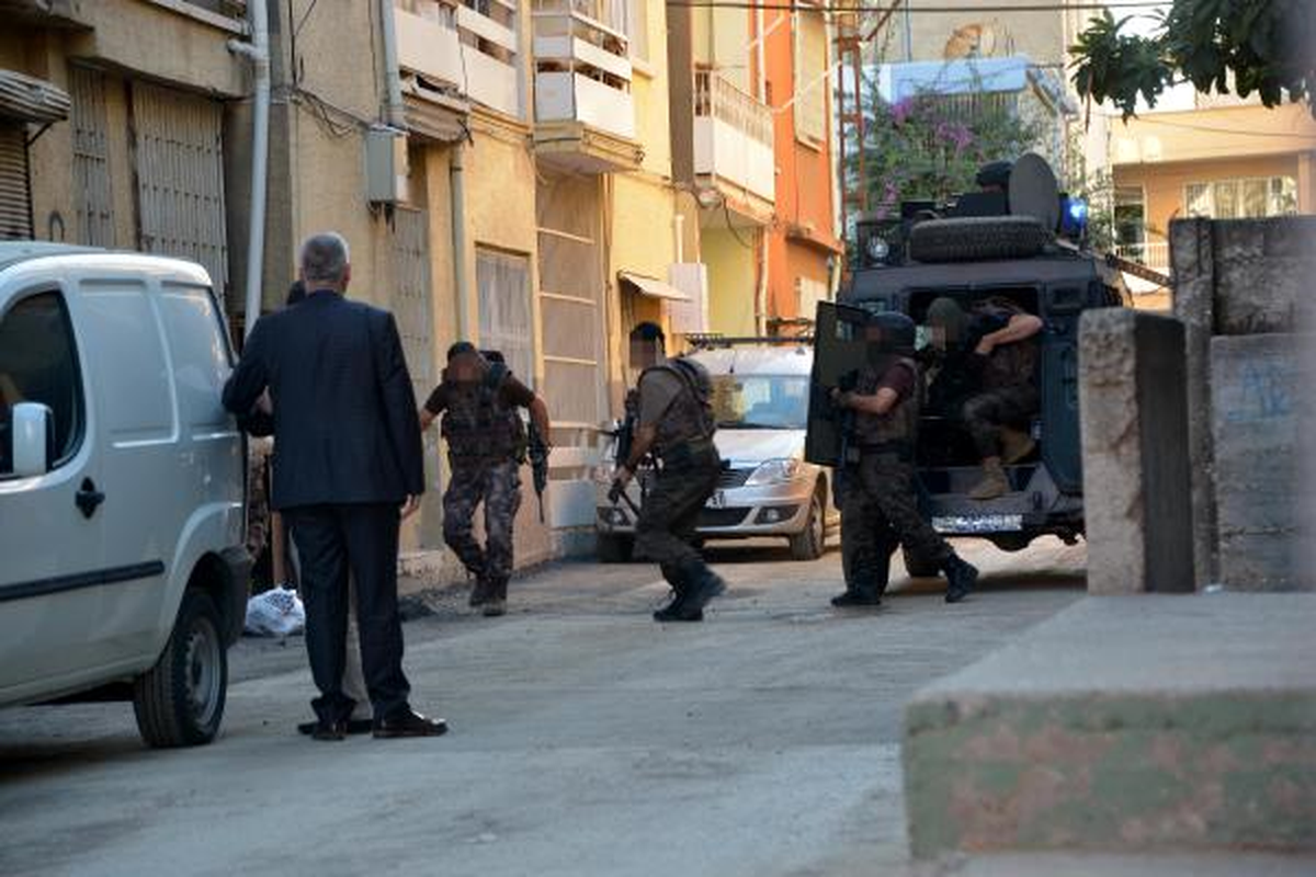 Son Dakika! Adana'da Canlı Bomba Şüphesiyle Bir Eve Operasyon Düzenlendi!