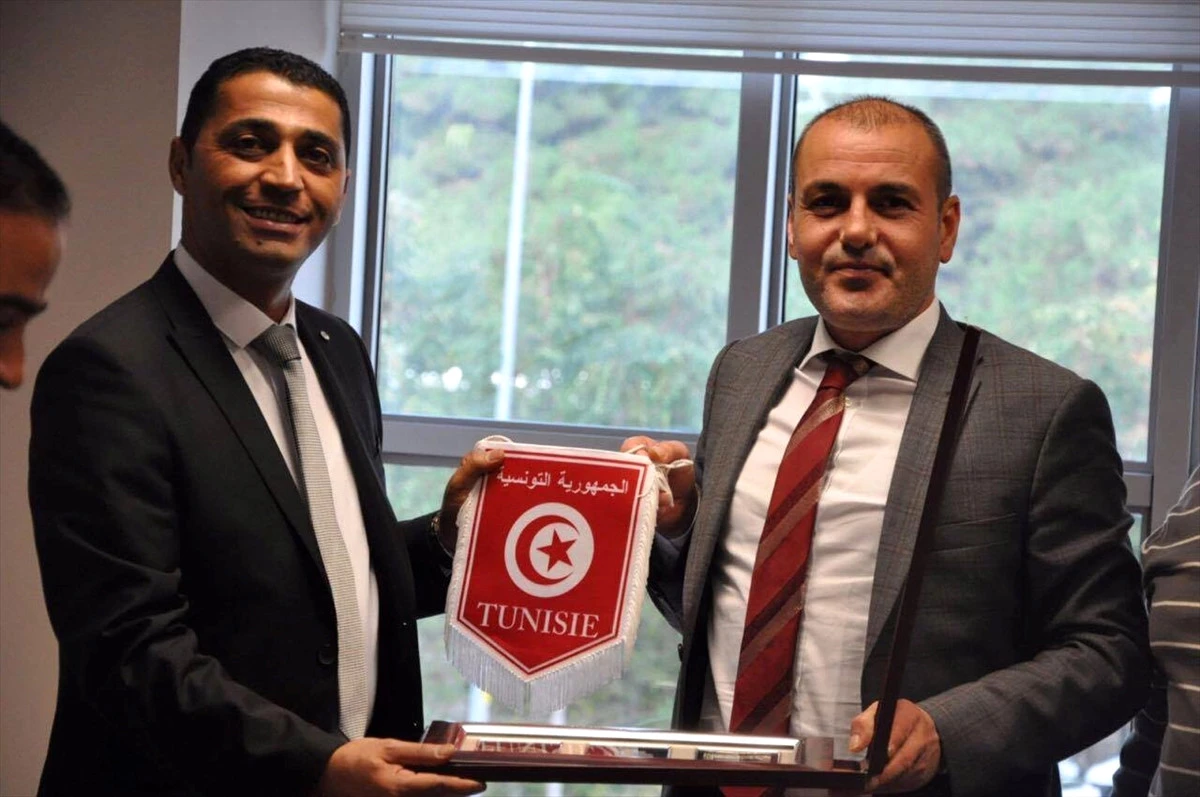 Tunuslu Gençlerden İl Müdürü Ocak\'a Ziyaret