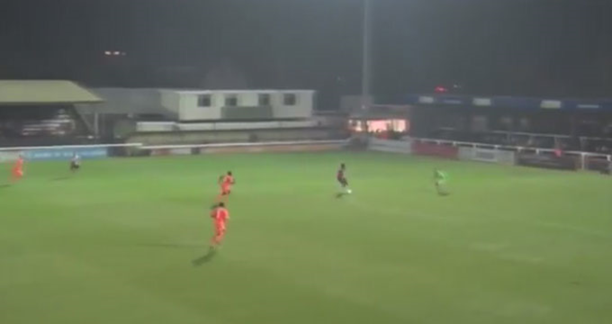 Woking-Braintree Town Maçında Hakemin Verdiği Ofsayt Tartışma Konusu Oldu