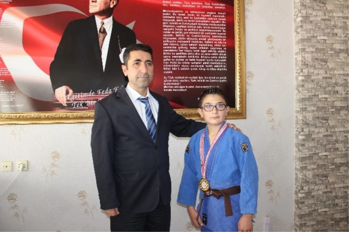 Yavuz Selim Ortaokulu Öğrencisi Türkiye Şampiyonu Oldu
