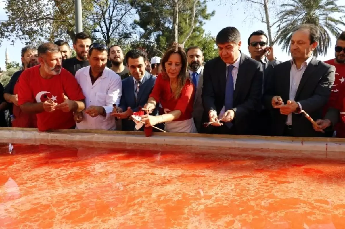 15 Temmuz Şehitleri İçin 241 Metrekarelik Dev Ebru