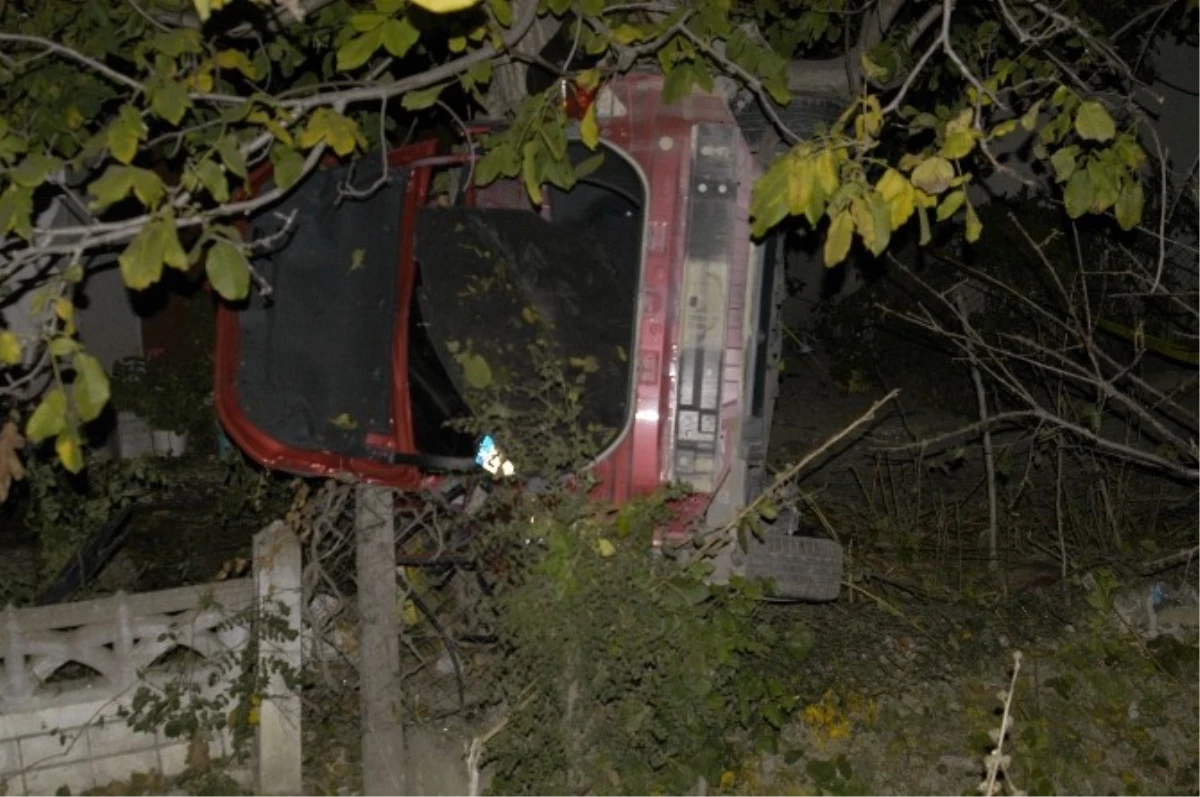 Ağaca Çarpan Otomobil Hurdaya Döndü: 1 Ölü