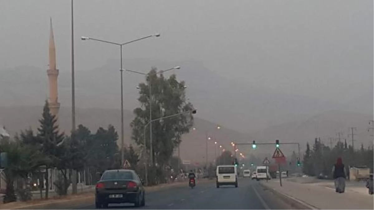 Mardin\'i Toz Bulutu Kapladı, Vatandaş "Asitli Gaz" Diye Tedirgin Oldu