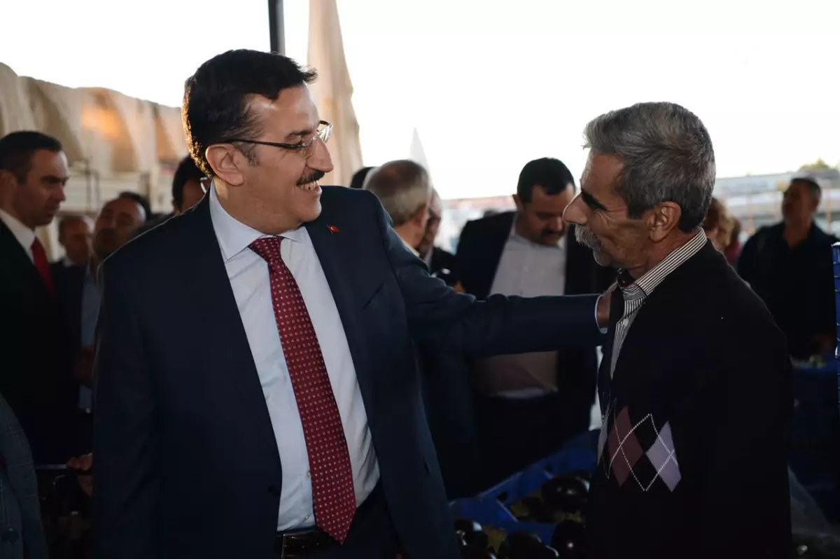 Bakan Tüfenkci, Antalya\'da yaş sebze ve meyve halini ziyaret etti
